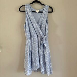 Everly Baby Blue & White Floral Sleeveless Wrap Dress Size L